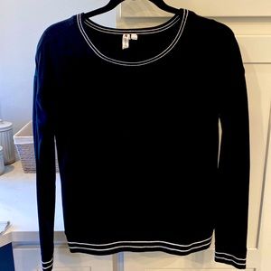 Beautiful and comfortable light weight sweater.
